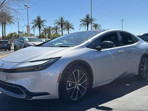 Used 2025 Toyota Prius XLE image 3