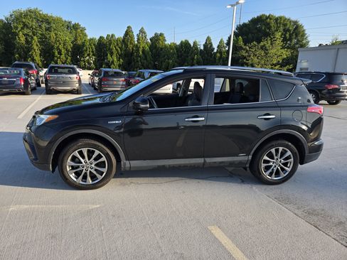 Used 2017 Toyota RAV4 Limited AWD/4WD image 2