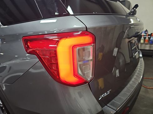 Used 2024 Ford Explorer XLT w/ Equipment Group 202A RWD image 33