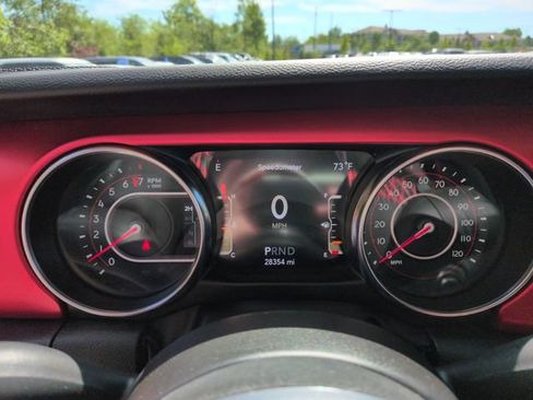 Used 2022 Jeep Wrangler Unlimited Rubicon w/ Dual Top Group AWD/4WD image 35