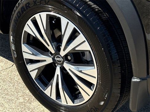 Used 2023 Nissan Rogue SV image 11