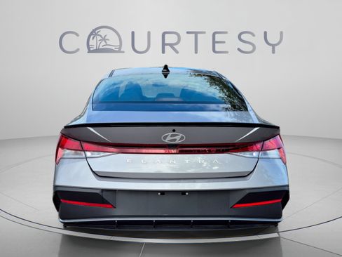Certified 2025 Hyundai Elantra Sport FWD image 4
