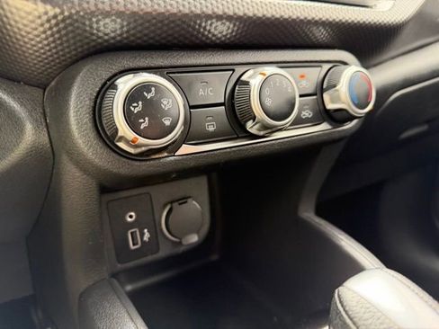 Used 2020 Nissan Kicks S FWD image 21