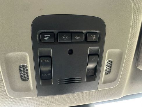 Used 2018 Toyota Camry SE w/ Moonroof Package FWD image 30
