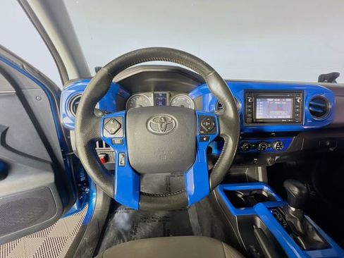 Used 2016 Toyota Tacoma SR5 RWD image 14