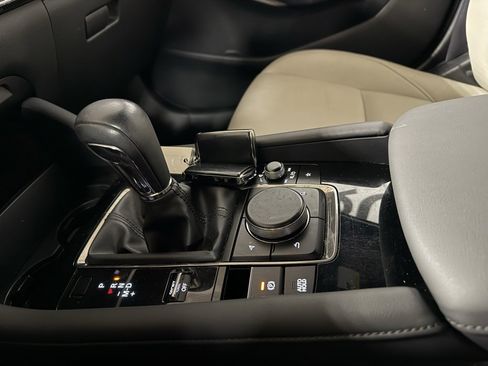 Used 2019 MAZDA MAZDA3 AWD Hatchback w/ Preferred Pkg image 14