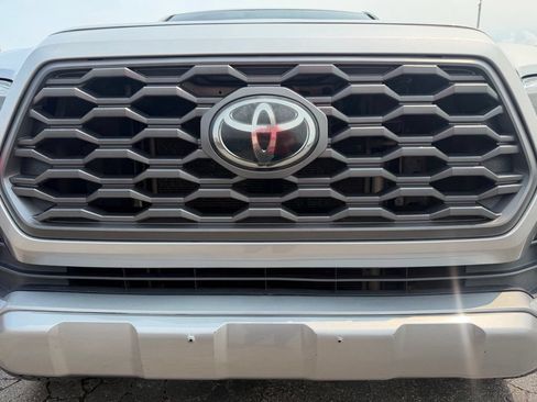 Used 2021 Toyota Tacoma TRD Sport w/ Technology Package AWD/4WD image 4