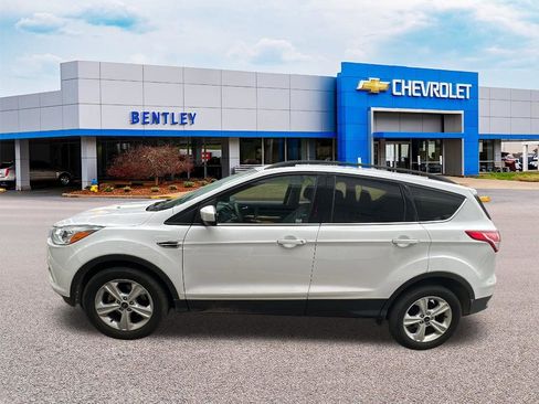 Used 2016 Ford Escape SE w/ Equipment Group 201A image 2