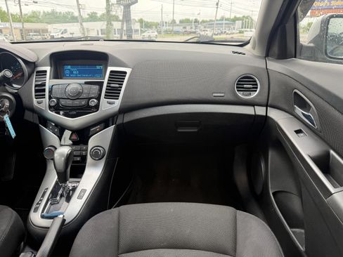 Used 2014 Chevrolet Cruze LT FWD image 22