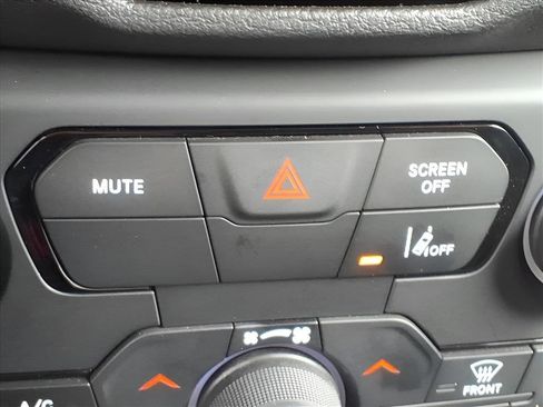 Used 2023 Jeep Renegade Trailhawk image 25