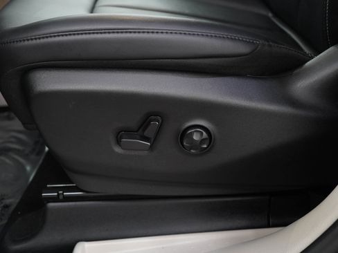 Used 2024 Chrysler Pacifica Limited FWD image 29