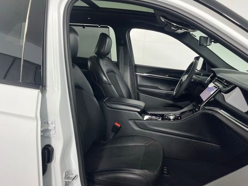 Used 2023 Jeep Grand Cherokee Trailhawk w/ Luxury Tech Group III image 32