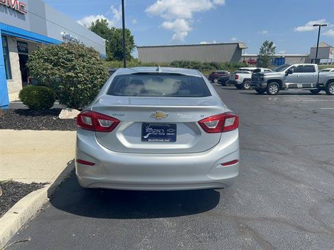 Used 2018 Chevrolet Cruze LT w/ Convenience Package FWD image 6