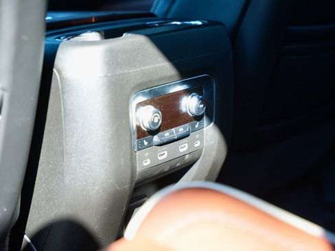 Used 2023 GMC Yukon XL Denali Ultimate image 12