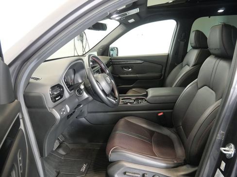 Used 2025 Honda Pilot Black Edition image 15