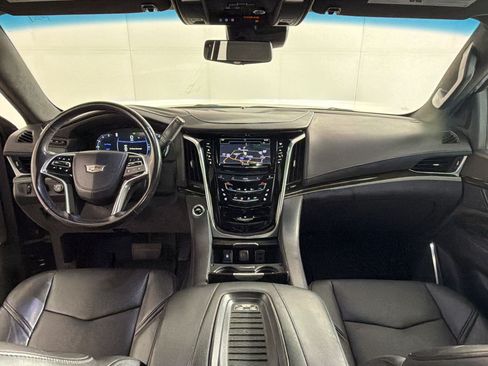 Used 2019 Cadillac Escalade Platinum AWD/4WD image 16