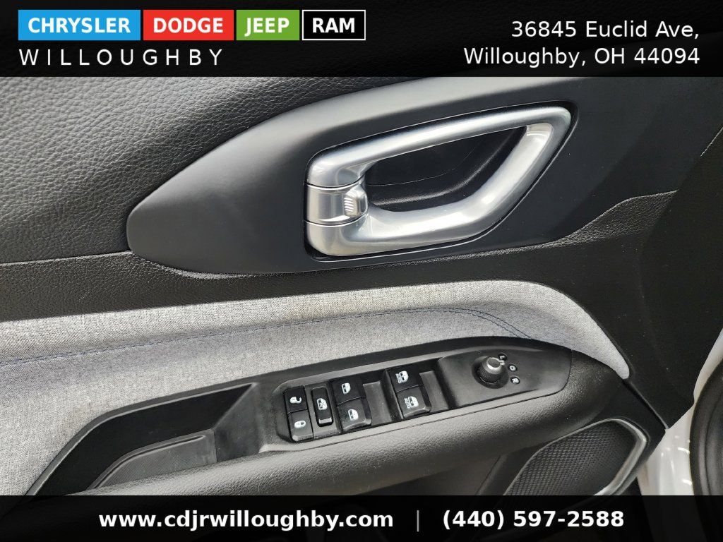 Used 2024 Jeep Compass Latitude AWD/4WD image 12