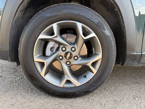 Used 2025 Chevrolet Trax LT image 28