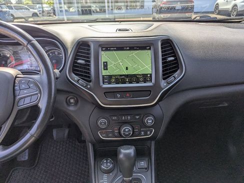 Used 2020 Jeep Cherokee Trailhawk AWD/4WD image 17