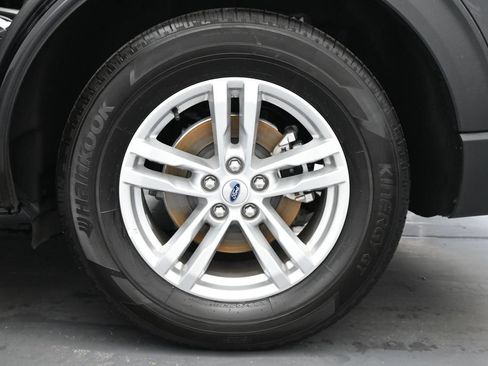 Certified 2023 Ford Explorer XLT w/ Equipment Group 202A RWD image 22