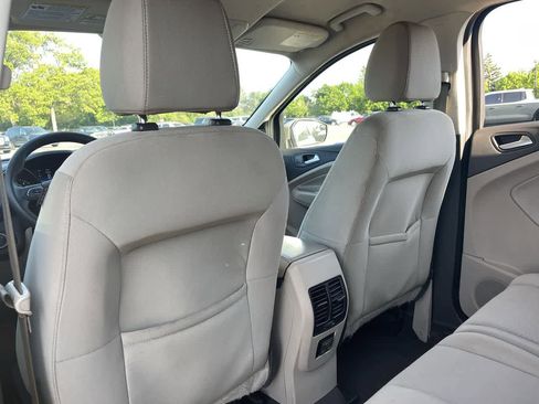 Used 2017 Ford Escape SE w/ SE Cold Weather Package AWD/4WD image 19