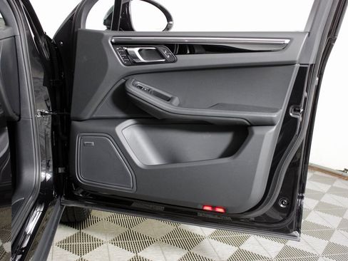 New 2026 Porsche Macan image 37