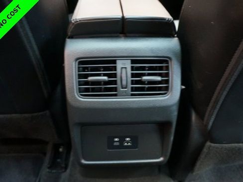 Used 2022 Nissan Rogue SV w/ SV Premium Package image 38