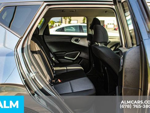 Used 2025 Kia Soul LX w/ LX Technology Package FWD image 18