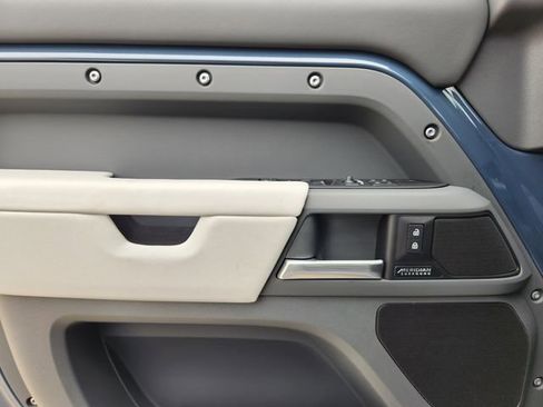 New 2026 Land Rover Defender 110 X-Dynamic SE image 16