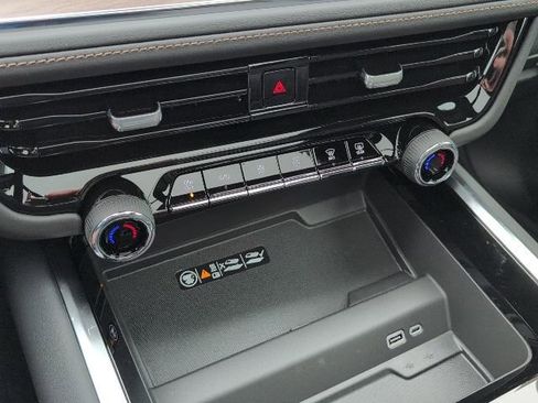 New 2026 Chevrolet Suburban High Country image 28