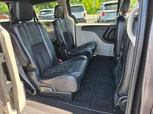 Used 2017 Dodge Grand Caravan SXT FWD image 19