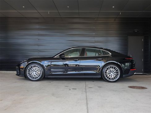 New 2025 Porsche Panamera 4 image 2