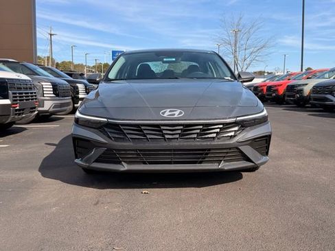 New 2026 Hyundai Elantra SE image 2