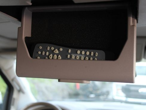 Used 2014 Nissan Armada Platinum image 24