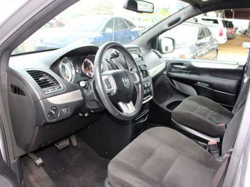 Used 2015 Dodge Grand Caravan SE w/ Quick Order Package 29E SE FWD image 12