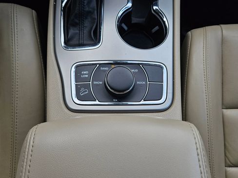 Used 2021 Jeep Grand Cherokee Limited w/ Trailer Tow Group IV image 12