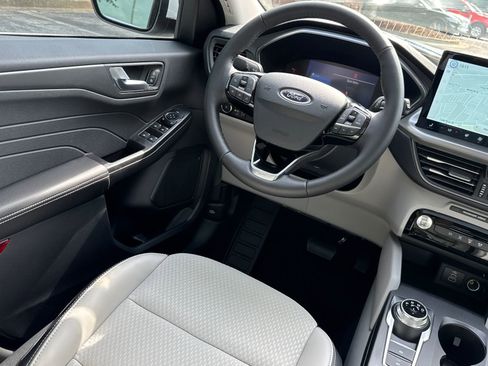 New 2025 Ford Escape SE FWD image 26