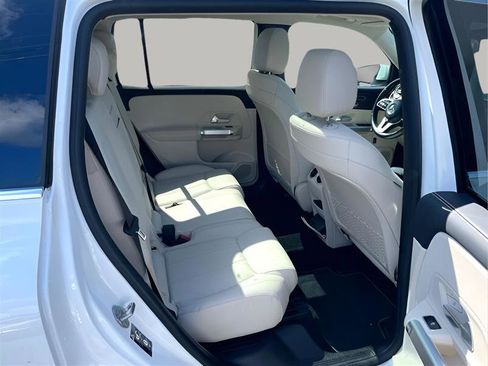 Used 2021 Mercedes-Benz GLB 250 4MATIC image 28