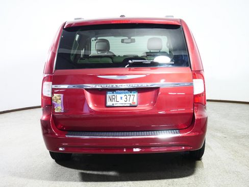 Used 2014 Chrysler Town & Country Touring-L w/ Driver Convenience Group FWD image 6