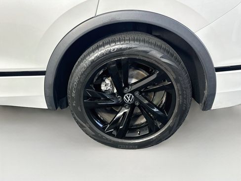 Used 2023 Volkswagen Tiguan SE R-Line FWD image 11