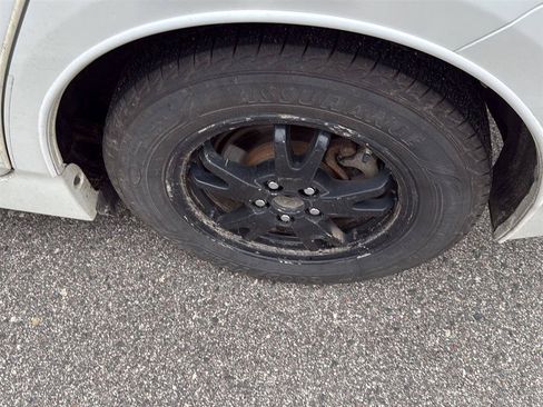 Used 2012 Toyota Prius Two FWD image 11