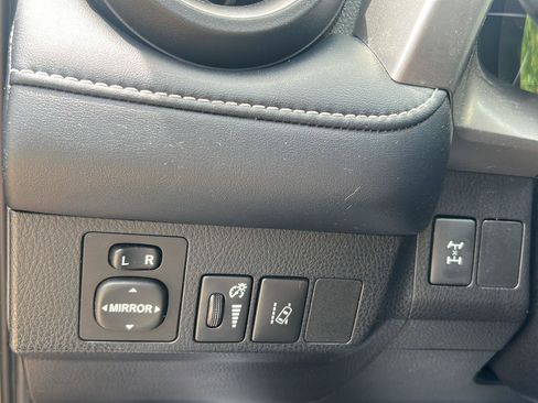 Used 2018 Toyota RAV4 XLE w/ Plus Extra Value Package AWD/4WD image 15