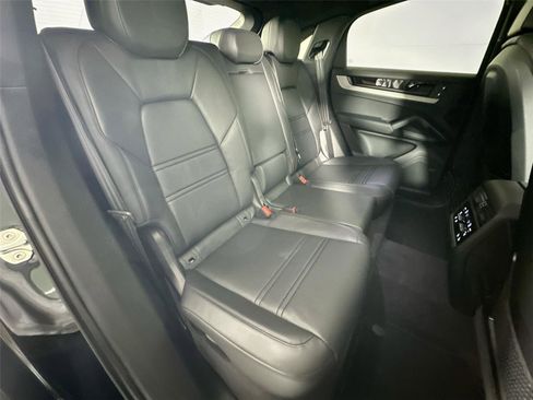 Certified 2025 Porsche Cayenne S AWD/4WD image 27