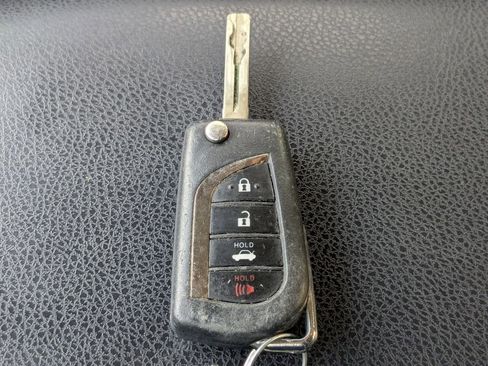 Used 2019 Toyota Camry SE FWD image 32