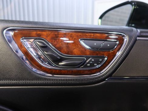 Used 2018 Lincoln Continental Reserve image 30