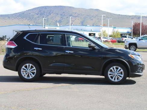 Used 2015 Nissan Rogue SV w/ SV Premium Package image 6