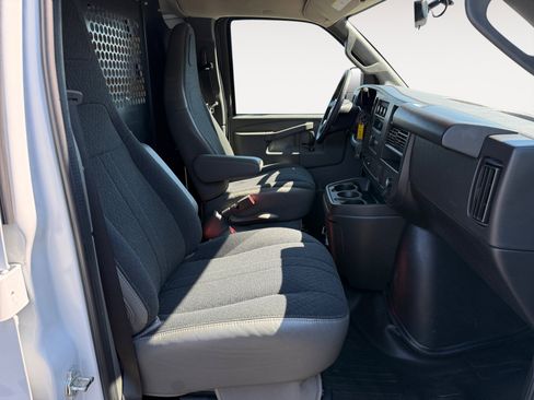Used 2025 Chevrolet Express 2500 w/ Driver Convenience Package RWD image 18