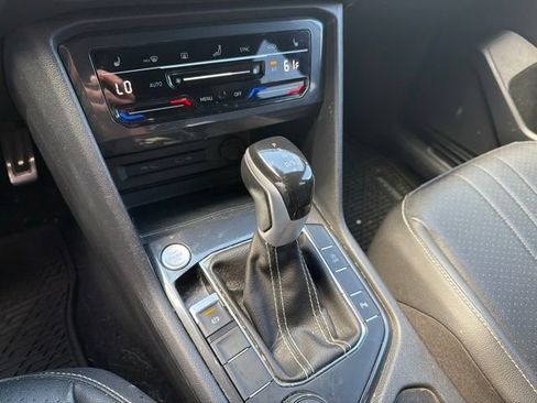 Used 2023 Volkswagen Tiguan SE R-Line AWD/4WD image 9