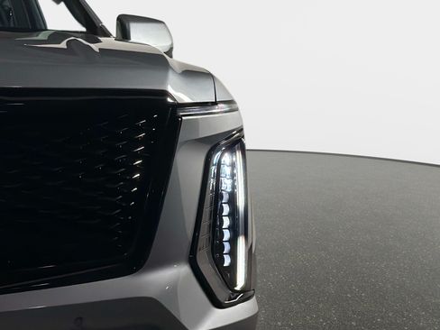 Used 2026 Cadillac Escalade ESV Platinum Sport AWD/4WD image 18