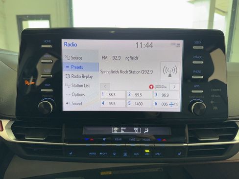 Used 2022 Toyota Sienna XLE w/ XLE Plus Package FWD image 28
